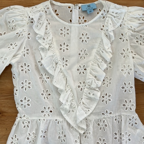 CeCe Women's White Flower Cutout Eyelet Puplum Top Sz XS Preppy Casual Neutral - Picture 3 of 7